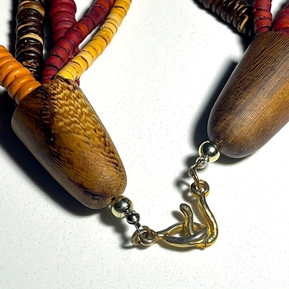 Vintage 5 Strand Tribal Necklace Made of Burgundy and Brown Painted Exotic Woods - Picture 4 of 4